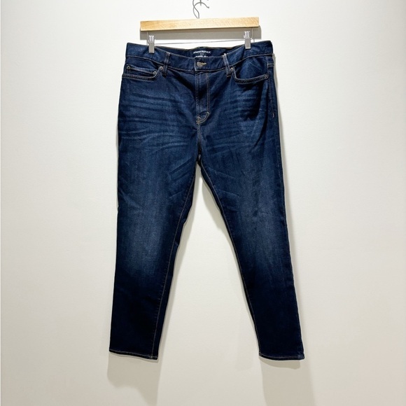 BANANA REPUBLIC • Men’s Travel Jean Dark Wash Skinny Fit Size 36x30